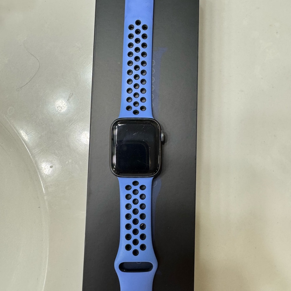 Apple Watch 40mm with Nike Sport Band, Stainless Steel Band & USB Cable.